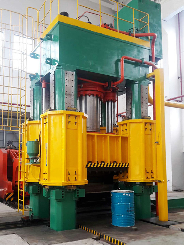 1250T快鍛液(ye)壓機-漢中群(qún)峰