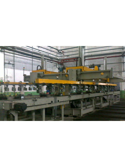 山東時風汽車(chē)縱梁液壓機上(shàng)下料