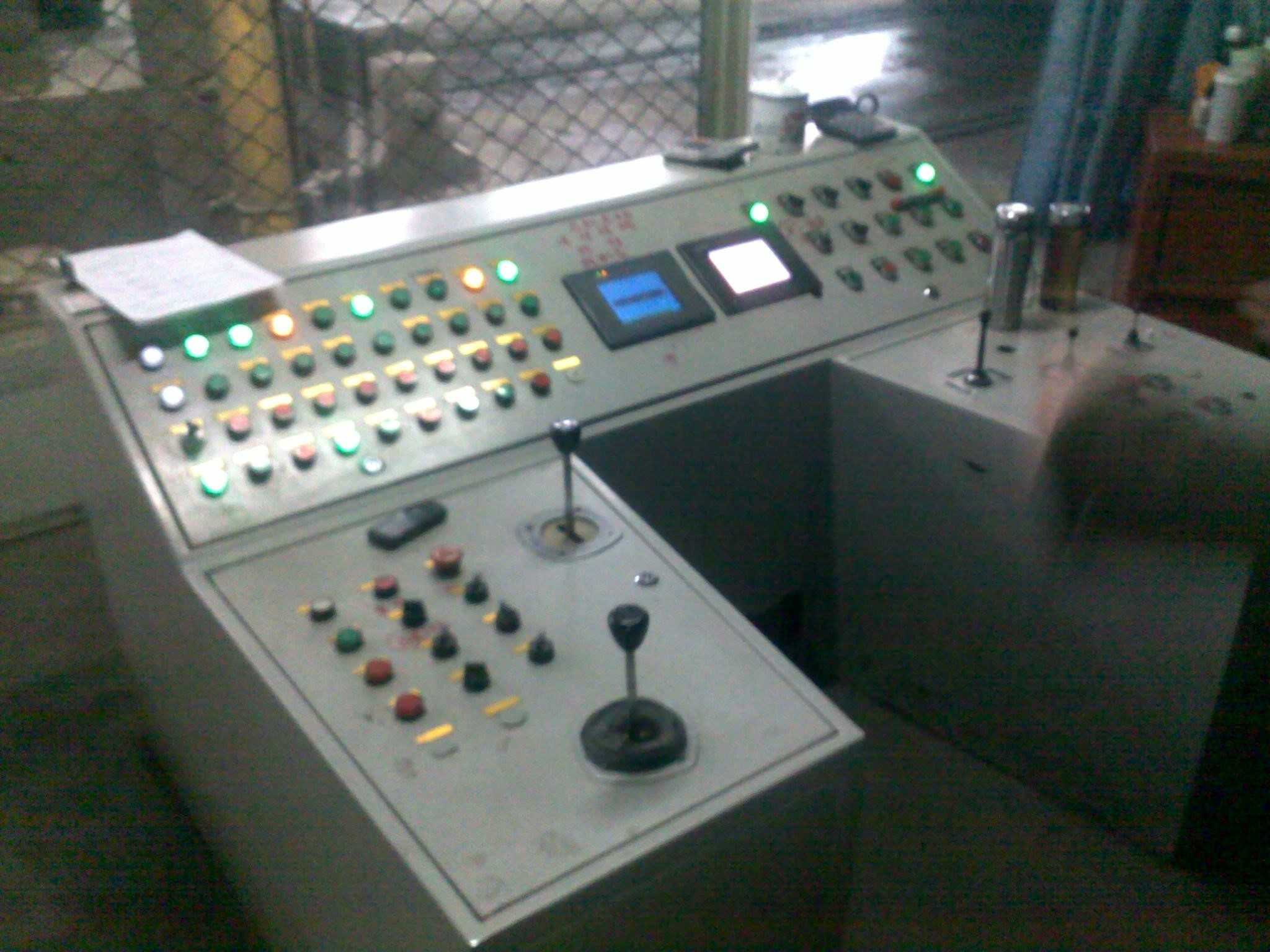 鍛(duàn)造機組(zu)操作台(tai)