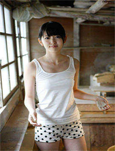 美女尿尿